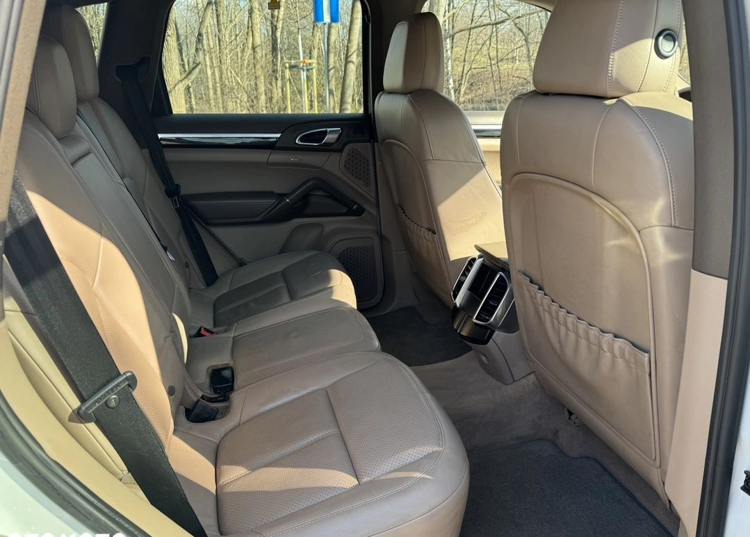 Porsche Cayenne cena 94900 przebieg: 203500, rok produkcji 2012 z Warszawa małe 154